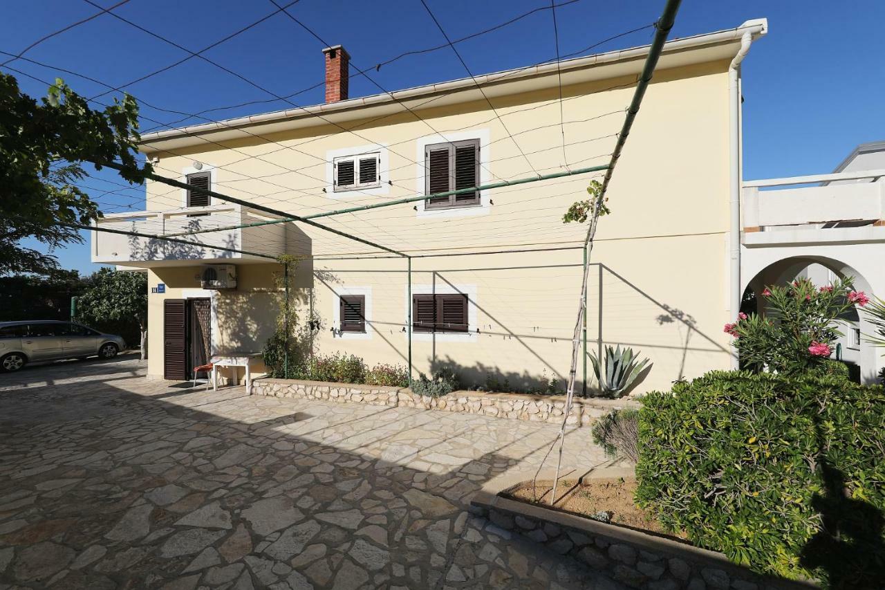 Apartmani Mila Pag Town Exterior photo